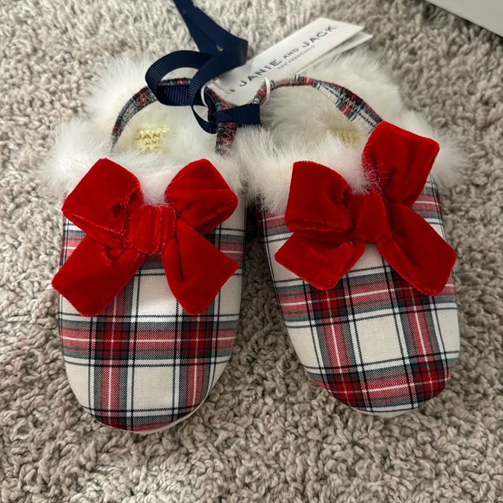 Girls Janie and jack new with tag slippers size 8